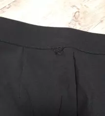 배송도착하고 바로 기분좋게 뜯어봤는데 바지 들어있는 팩 지퍼가 부러져있었어요. 그래