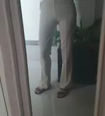 긴 기장을 좋아해서 기장을 한사이즈 크게 주문했어요 . 기장은 물론이고 컬러 , 피팅감