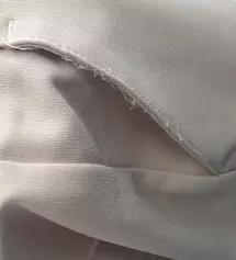 긴 기장을 좋아해서 기장을 한사이즈 크게 주문했어요 . 기장은 물론이고 컬러 , 피팅감