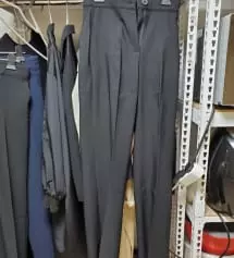 생각했던 것 보다 조금 타이트해서 m 주문햇으면 좋았을 것 같아요. 그라도 잘산것 같아