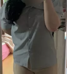 허리부분 고무줄이라 잘 늘어나고 편한 것 같아요 ! 
