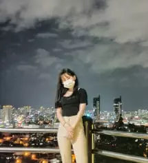 쫀득쫀득하고 튼튼하고 핏이 진짜예뻐요ㅎㅎ여름에 입기에는 조금 두꺼운거 같긴하지만