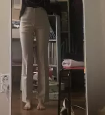 베이지라서 다리가 약간 통통하게 보일 수 있는데 그걸 잡아주는 느낌이라서 좋아요!! 