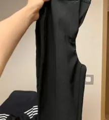 한여름에 입긴 좀 두껍긴한데 예뻐요~
