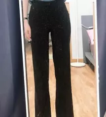 다리가 길어보이고 핏이 너무 예뻐요!! 엉덩이가 딱 붙어서 잘못하면 속옷라인이 보여서