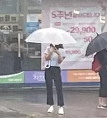 사진이 화질이 많이 안좋죠 ㅋㅋㅋㅋ 친구만나는길에 다리 평소보다 길어보인다고 찍어