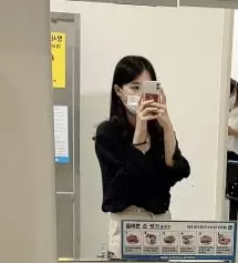 일단 핏 진짜 날씬해보이고 검정색 블라우스랑 입으면
