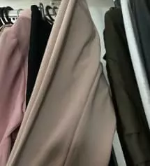 쫀쫀하고 완전 좋아요 키작고 허리가 얇아서 맨날 수선했는데 이건 그럴필요없이 입을수