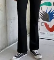 허리가 조금 크지만 괜찮아요 편하게 잘입을 수 있을듯
