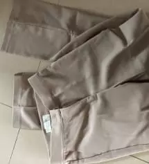 작년에 검정색 샀는데 너무 잘입었고 처음샀을때랑 상태도 달라진거없고 제 페이보릿 바