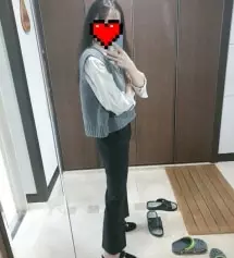 153.43이예요! 키도 작고 밑이 살짝 퍼지는 슬랙스는 처음 도전하는거라 저한테 잘 어울