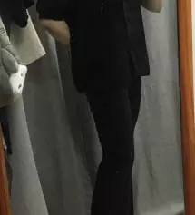 깔별로 다 주문했는데 뭔가 블랙은 소재도 그렇고 사이즈가 조금 작게 나온듯했어요! 이