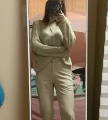 처음에 검정색으로 사보고 사이즈랑 옷 디자인이 너무 찰떡이라 베이지로 추가 구매했어