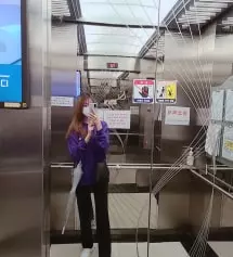 사이즈 S를 구매했더니 엉덩이라인쪽이 너무 붙어서 M으로 교환했는데 허리가 좀 커서 