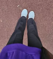 사이즈 S를 구매했더니 엉덩이라인쪽이 너무 붙어서 M으로 교환했는데 허리가 좀 커서 