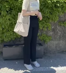 넘 맘에들어요 ㅎㅎ 지금은 살빠져서 다른 색상으로 사려고 합니다!! 날씬해보이고 핏 