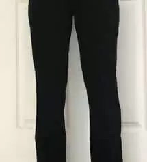 엉덩이 36인지 허리 25인치인데 엉덩이는 딱 맞고 허리는 살짝 널널해요 스몰 안시키길