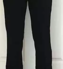 엉덩이 36인지 허리 25인치인데 엉덩이는 딱 맞고 허리는 살짝 널널해요 스몰 안시키길