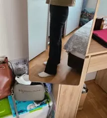 사이즈 재입고를 기다렸다가 받은 옷이라 받자 마자 신나서 입어봤어요. 아는 동생의 추