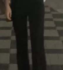 쫀쫀하고 도톰한 편이라서 초겨울까지는 입을 수 있을거 같아요!!가성비 좋고 누가 입어