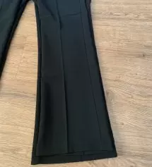 원래 재구매를 안 하는 성격인데 작년에 샀던 모찌슬랙스가 제 인생바지가 되어 1년만에