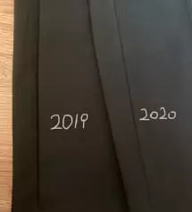 원래 재구매를 안 하는 성격인데 작년에 샀던 모찌슬랙스가 제 인생바지가 되어 1년만에