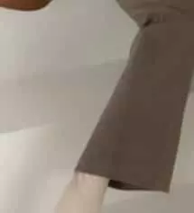 베이지랑 마찬가지로 제 뱃살의 문제로 조금 슬프지만 디자인자체는 너무이쁘고 진짜 눈