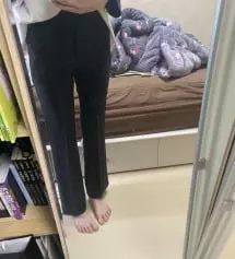 허벅지가 생각보다 짱짱하게 안잡아줘서 그냥 슬랙스처럼 보여요 생각했던것보단 별로에