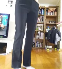 맞춤인 듯 딱 맞습니다. 다리도 길어 보이고 바지 아주 편합니다. 다른 색상으로 추가 