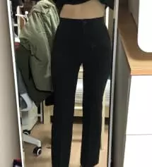 왜 제가 입으니까 뭔가 등산복 바지같죠.....? 쫄깃한 바지라 편하긴한데 엉덩이 약간 