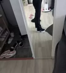 옷이 핏이 딱 맞아요~~~좋아서 이포즈 저포즈하구 찍었는데~~~둘째딸이 열심히 찍어 줬