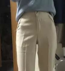 163에 42인데 짧은 슬랙스가 좋아서 155 xxs 사이즈 구매했어요. Xxs이 허리는 딱 맞는