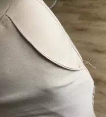 163에 42인데 짧은 슬랙스가 좋아서 155 xxs 사이즈 구매했어요. Xxs이 허리는 딱 맞는