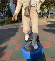 모카베이지 구매하고 맘에 들어서 바로 재구매 했어요! 궁디가 좀 딱맞지만 신축성이 워