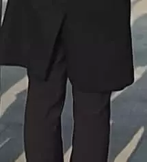 오랜만에 굉장히 만족스러운 바지를 샀어요 편하고 핏도 너무 예뻐서 자주 입어요~