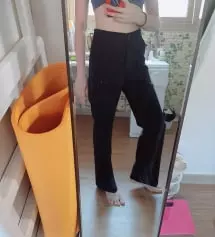 165에 51인데 요즘 뱃살이 나와서 허리는 약간 여유를 두고 적당히 맞네요. 저보다 뱃살