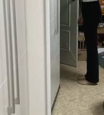 엉덩이랑 허벅지가 적당히 붙는 슬랙스는 처음 사봤어용 
