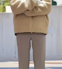 편하게 입고자 모카베이지도 구입했습니다.
