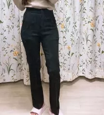 밑위가 좀 많이긴게 아쉬워요
