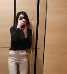 검은색 슬랙스 입고 너무 괜찮아서 베이지도 구매했는데 사이즈미스네요ㅠㅠ너무 타이트