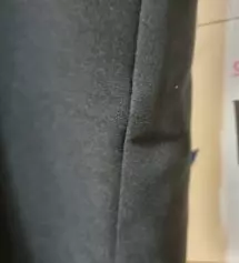 배송은 이틀안에 왔어요 찜해둔 바지라서 역시나 핏은 이뻤습니다. 그런데 실팝처리랑 