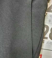 배송은 이틀안에 왔어요 찜해둔 바지라서 역시나 핏은 이뻤습니다. 그런데 실팝처리랑 