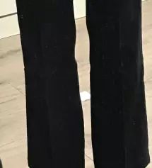 부츠컷 실루엣이 적당히 캐주얼하면서도 각이 칼 같이 잡혀 있어서 일상복으로도 좋지만