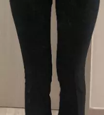 원단이 잘 늘어나서 너어무 편해요!! 다른 색상도 지금 하나 더 구입하려고 합니다 ㅎㅎ