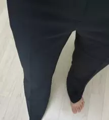 도톰하니 좋아요. 기모는 부해보여서 싫어해서 겨울용 슬랙스 찾다가 샀는데 두께 딱 적