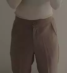 기존에 검은 슬랙스랑 베이지 슬랙스가 있었는데 너무 마음에 들어 새로운 색으로 구매