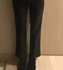 생각보다 허벅지 쪽이 널널 하더라구요 다리 얇으신분은 xxs사도 괜찮을 것 같아요