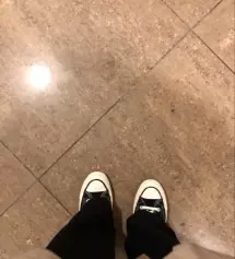 살짝 크긴하지만 그래도 이뻐요 일단 입으면 편하고 데일리로 많이 입을것 같아요 