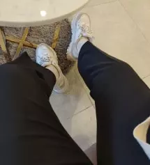 와...진짜 이뻐욤😍😍😍 입은 느낌없을 정도로 편하구, 다리가 길어보여요! 바지 핏도 