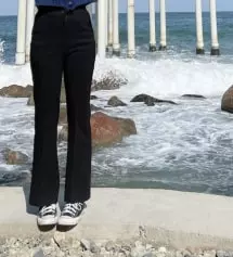 키 158- 몸무게 50kg입니다. 길이 진짜 짱이고 허리 쫙 잡아줘서 골반있어보여요 ㅋ ㅋ